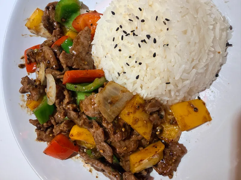 bœuf sauté au sauce poivre