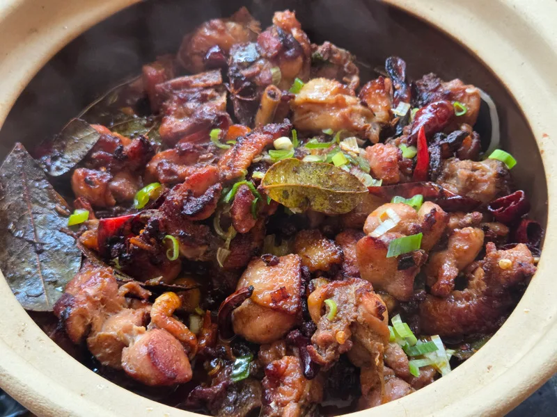 鸡公煲 Ji Gong Bao – Poulet mijoté à la chinoise pour2-3personnes