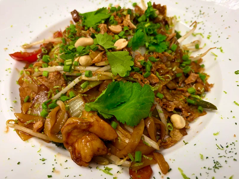 Pad Thaï Royal façon chef au poulet et crevettes