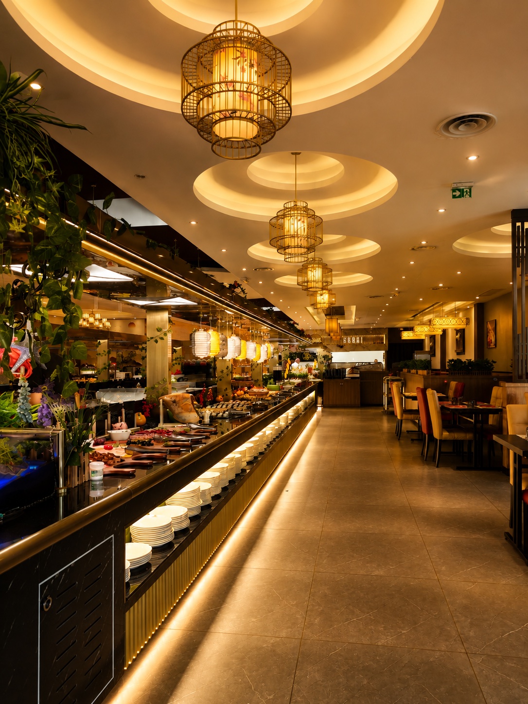 Allée du buffet sous les lanternes chez Bonheur d'Asie