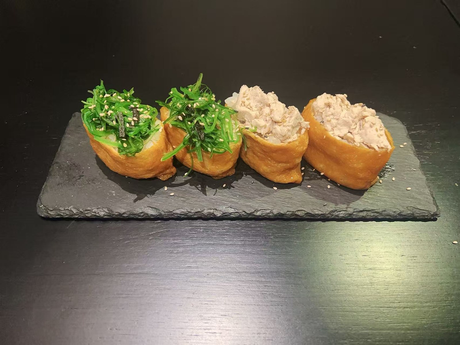 Inari et salade d'algues Hana Kiri