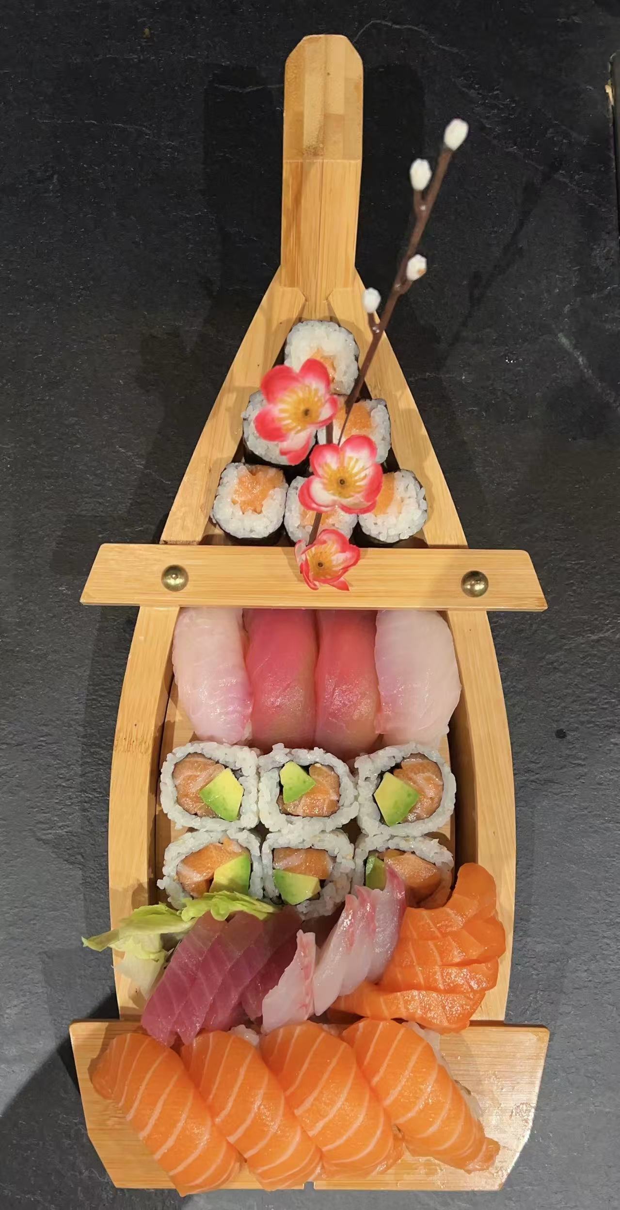 Plateau de sushi Hana Kiri en forme de bateau