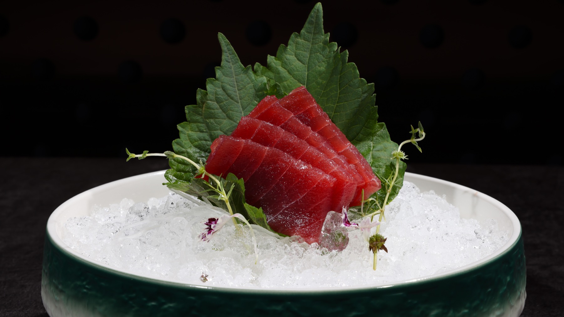 Sashimi de thon rouge sur glace