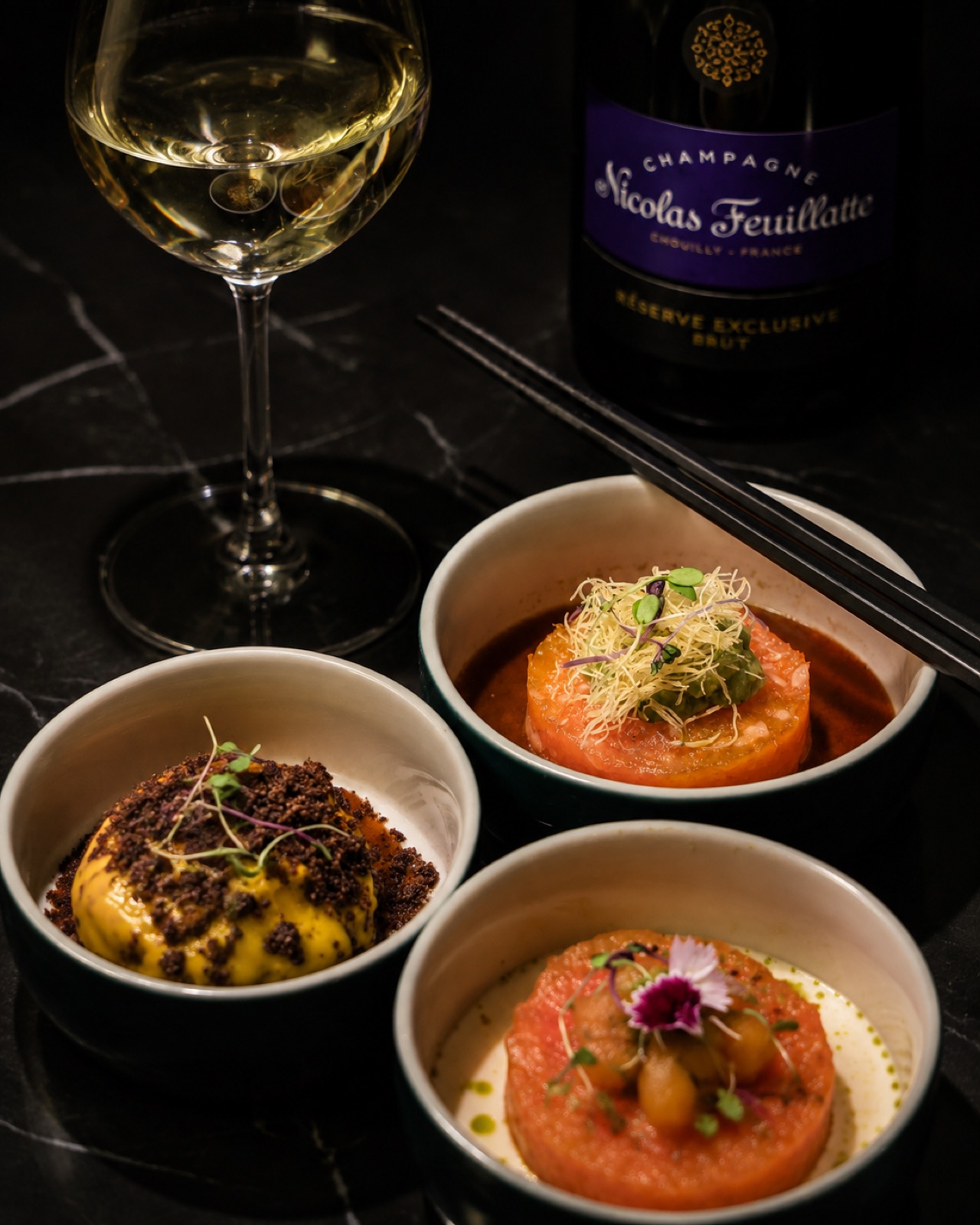 Assiettes signature avec champagne