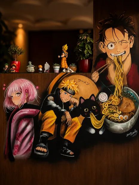 &Eacute;tag&egrave;re de figurines au-dessus de la fresque manga du comptoir Mikoro