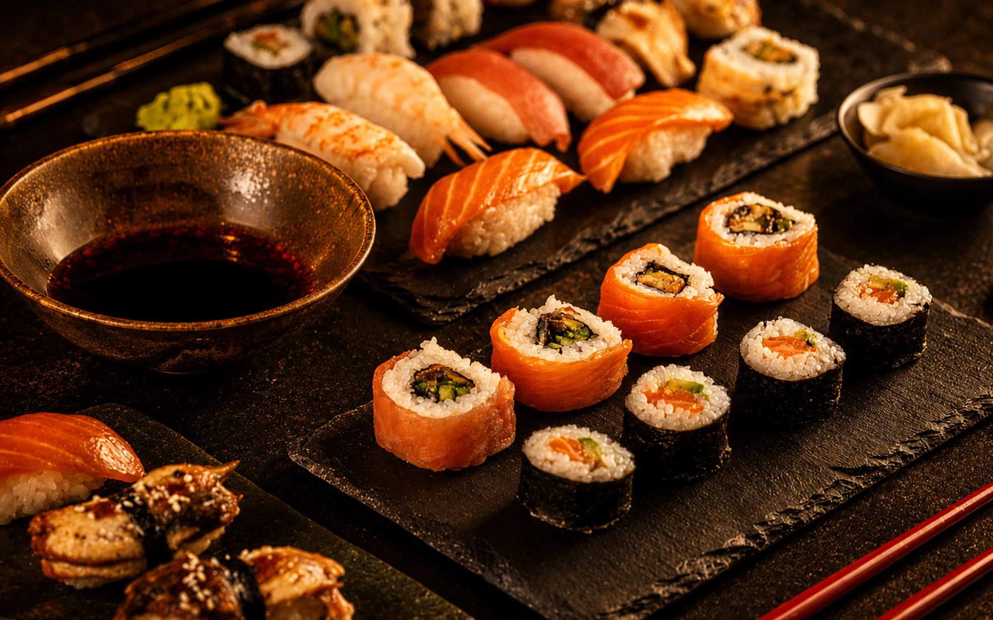 Grand plateau de sushis, nigiris et makis de Mochi Mochi