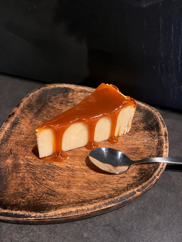 CHEESECAKE BASQUE CARAMEL