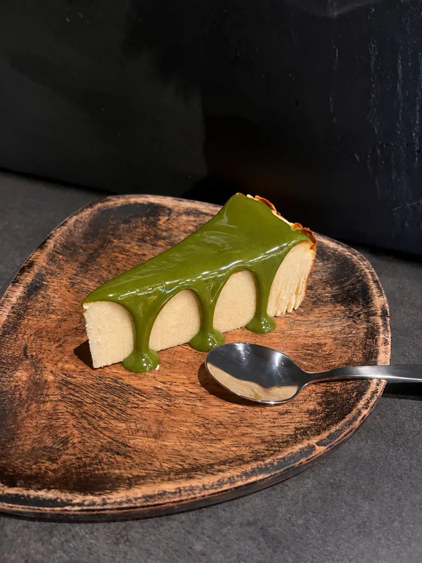 D2 CHEESECAKE BASQUE a la crème de Matcha