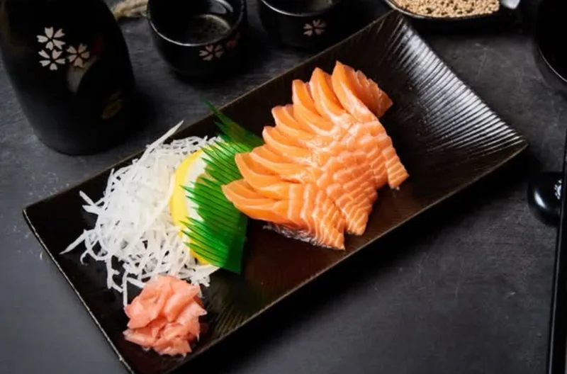 SA1. Sashimi saumon