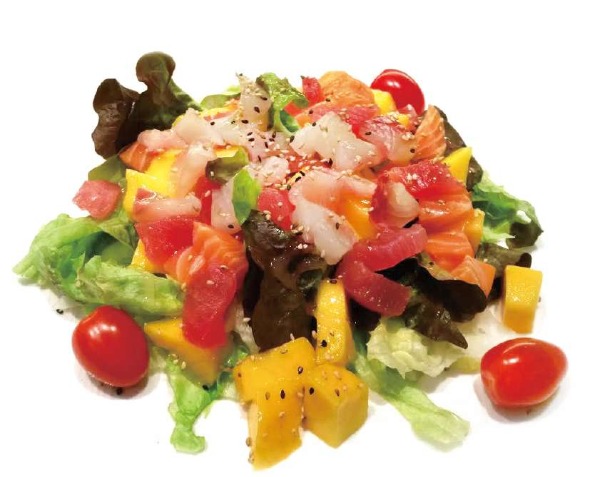 Salade de poisson et mangue fraîche