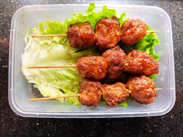 Y3. Brochette de poulets/3p