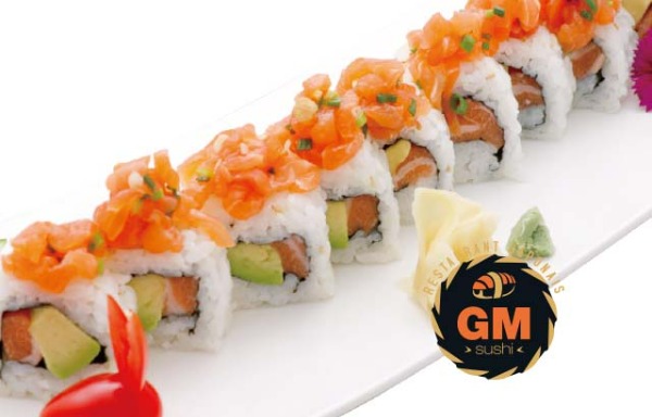 R4. Tartare de saumon roll