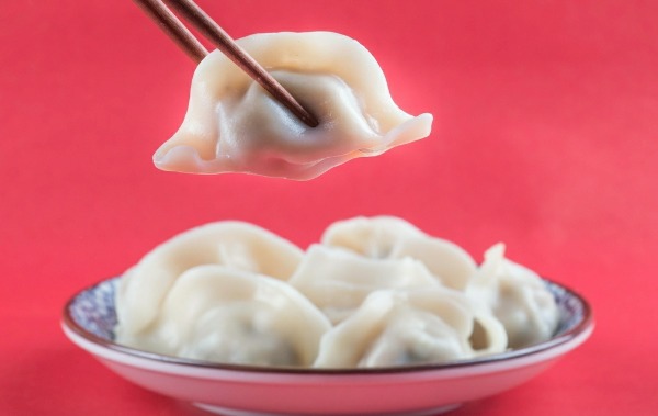 Raviolis au porc sélection du chef, ciboulette chinoise, et touche de gingembre (8 pièces)