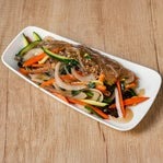 Vermicelles de patate douces et de légumes sautés