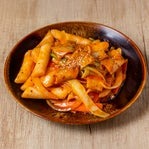 Pâte de riz et pâte de poisson à la sauce pimentée 🌶️