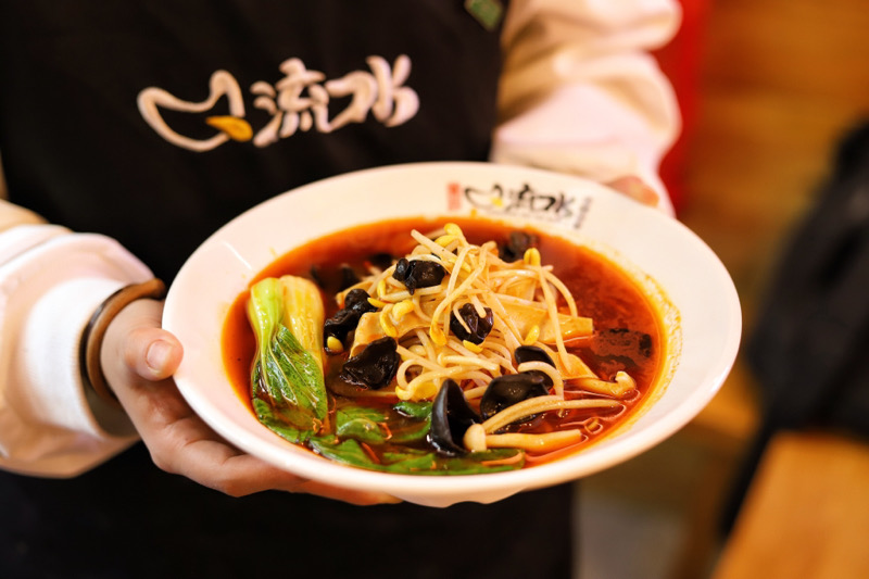 A6. Vegetarian hotpot noodles soup