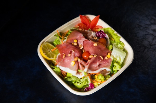 S2 Salade au jambon cru + boisson offerte