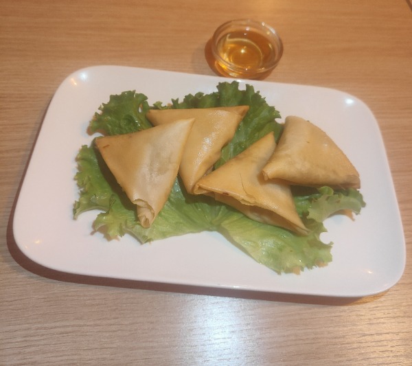 E2. Samoussa aux légumes (4 pièces)