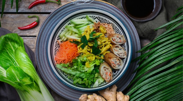 B2. Bo bun au poulet citronnelle avec nêms au poulet