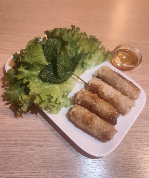 E1. Nêms au poulet ou au porc ou aux légumes (4 pièces)