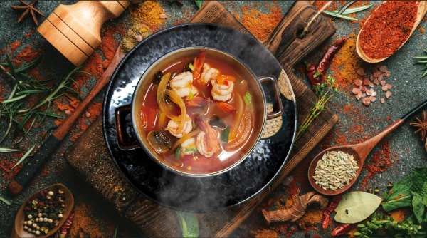 R5. Crevettes a la sauce piquante + riz nature