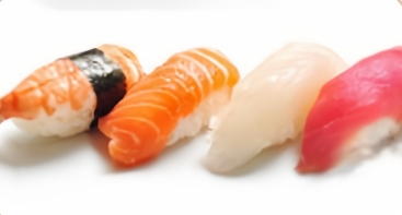 9. 4 sushi assortis