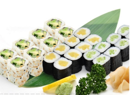 C7 1 soupe, 1 salade, 8 Maki radis marinés 8 Maki concombre 8 California avocat concombre