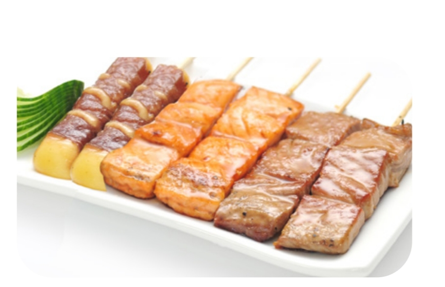 B7 1 soupe / 1 salade / 1 riz / 6 brochettes (2 saumon, 2 thon, 2 boeuf fromage)