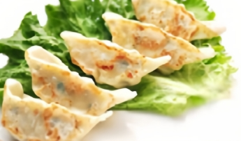 6. raviolis japonais (poulet)5 pièces