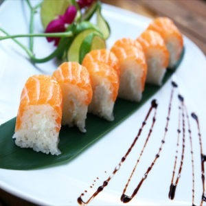 FR1. Fresh salmome roll con formaggio spalmabile