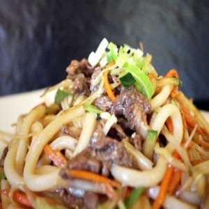 34. Niku Yaki Udon saltate con manzo e verdure