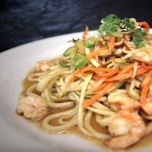 41. Ramen saltati con gamberi e verdure