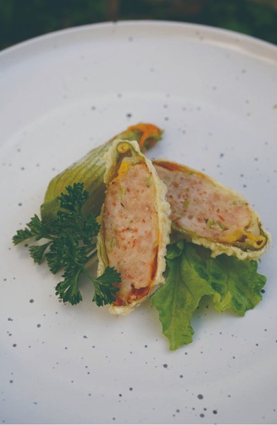 51B. Fiore di zucca Tempura ripieno di gamberi