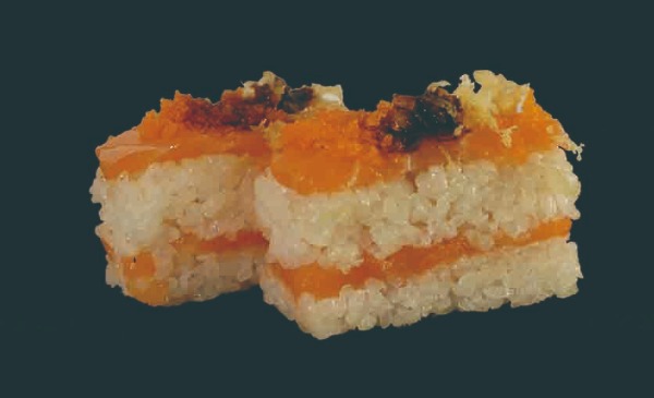 O5. Salmone scottato e tobiko