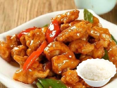 F6. Poulet frit à la sauce soja
