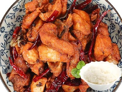 F7. Poulet frit sauté aux piments