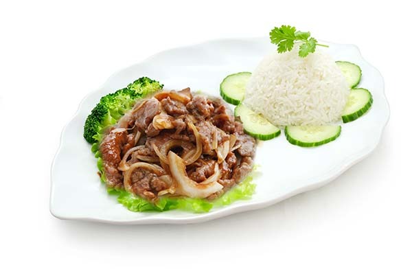 PC1. Boeuf aux oignons avec riz nature