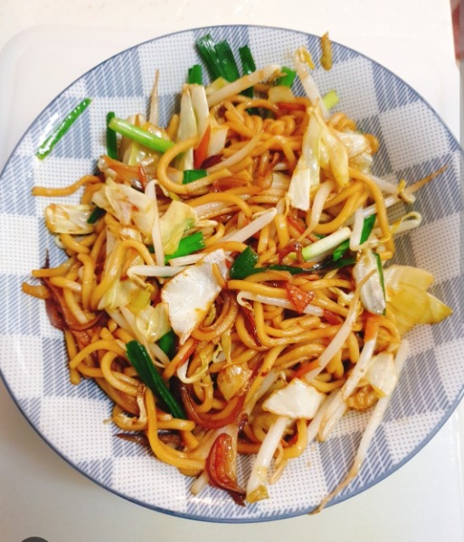 C1. Nouilles sautées végétariennes