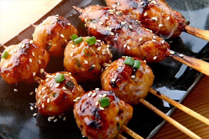 J13. 5 Yakitori brochette de boulettes de poulet