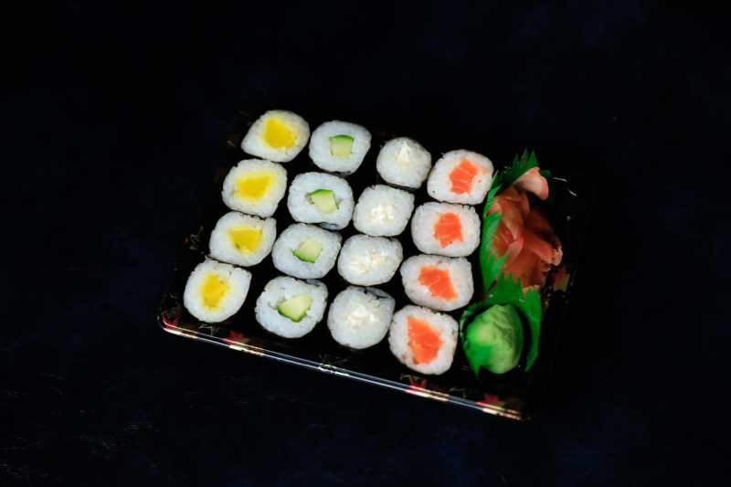 J5. 4 Maki saumon + 4 Maki concombre + 4 Maki fromage + 4 Maki radis