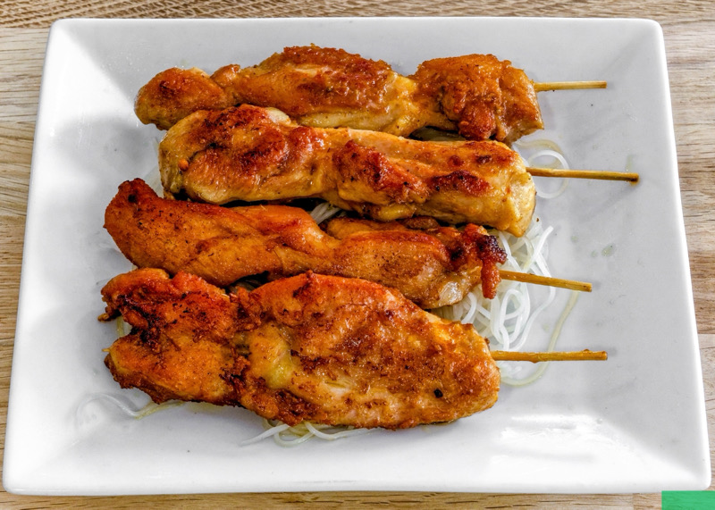 Brochette de poulet sauce saté