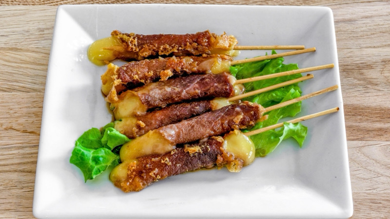 Brochettes de boeuf au fromage