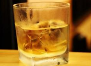 Liqueur de prune en verre