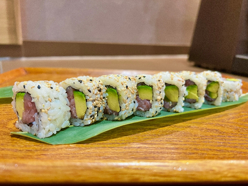 C22. Thunfisch Avocado Sesam