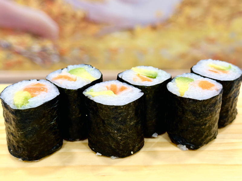 S07. Lachs Avocado Maki