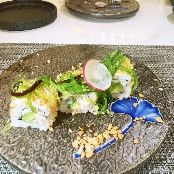 SP8. Avocat thon cuit algue roll