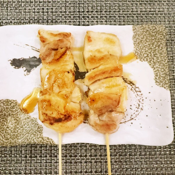 Y8. Brochettes poulet (halal)
