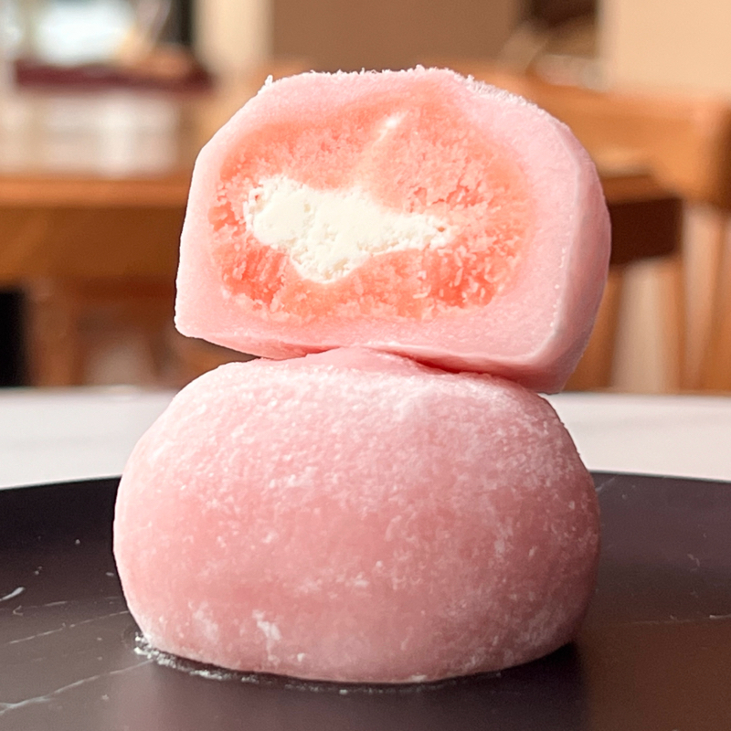 Mochi ice cream strawberry (1 pcs)