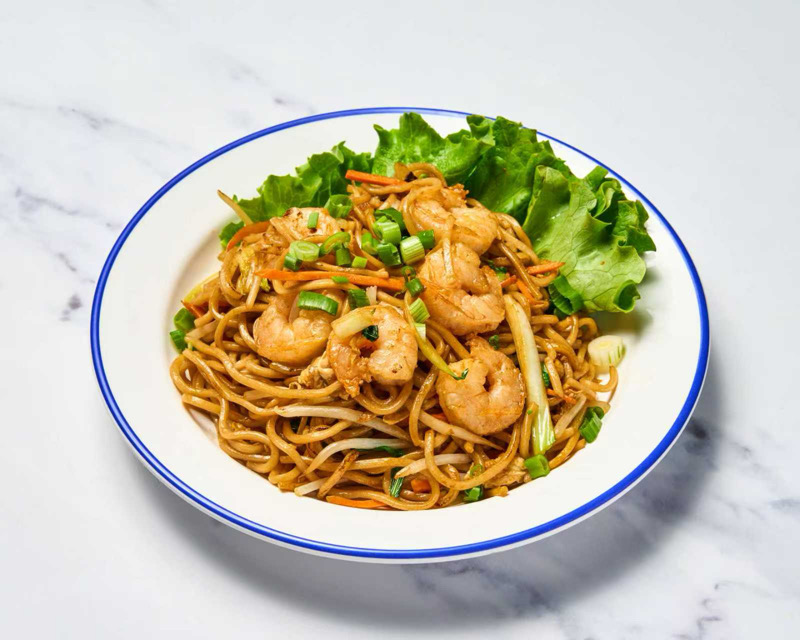 Shrimp noodles stir-fry
