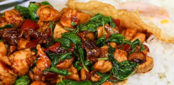 Poulet thaï au basilic